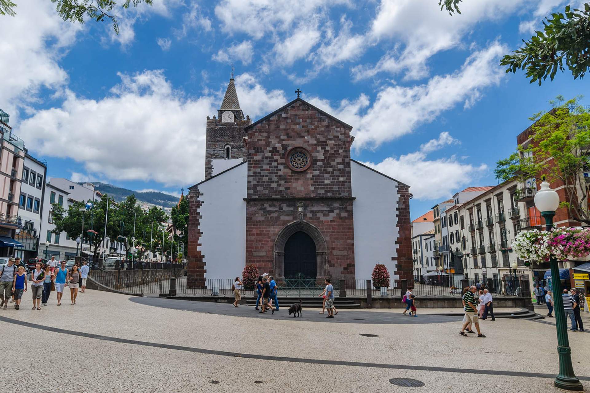 Exterior Funchal Cathedral, Madeira / Funchal / A Mikhail_Shutterstock