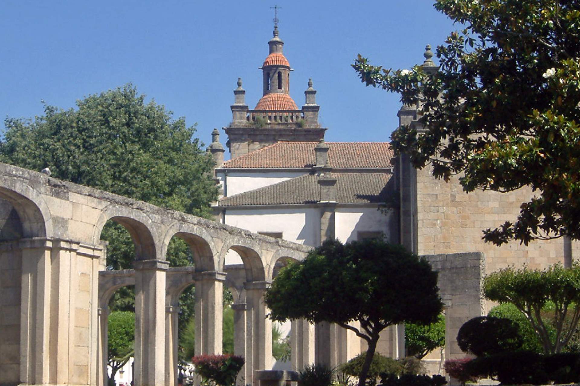Exterior de la Concatedral de Miranda del Duero / Miranda do Douro / Câmara Municipal de Miranda do Douro
