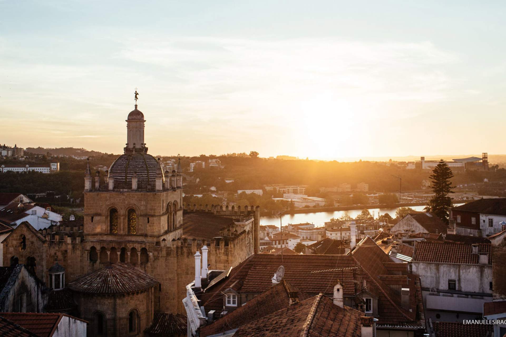 Vista sobre el cimborrio de la Catedral Vieja de Coímbra / Coimbra / Emanuele Siracusa