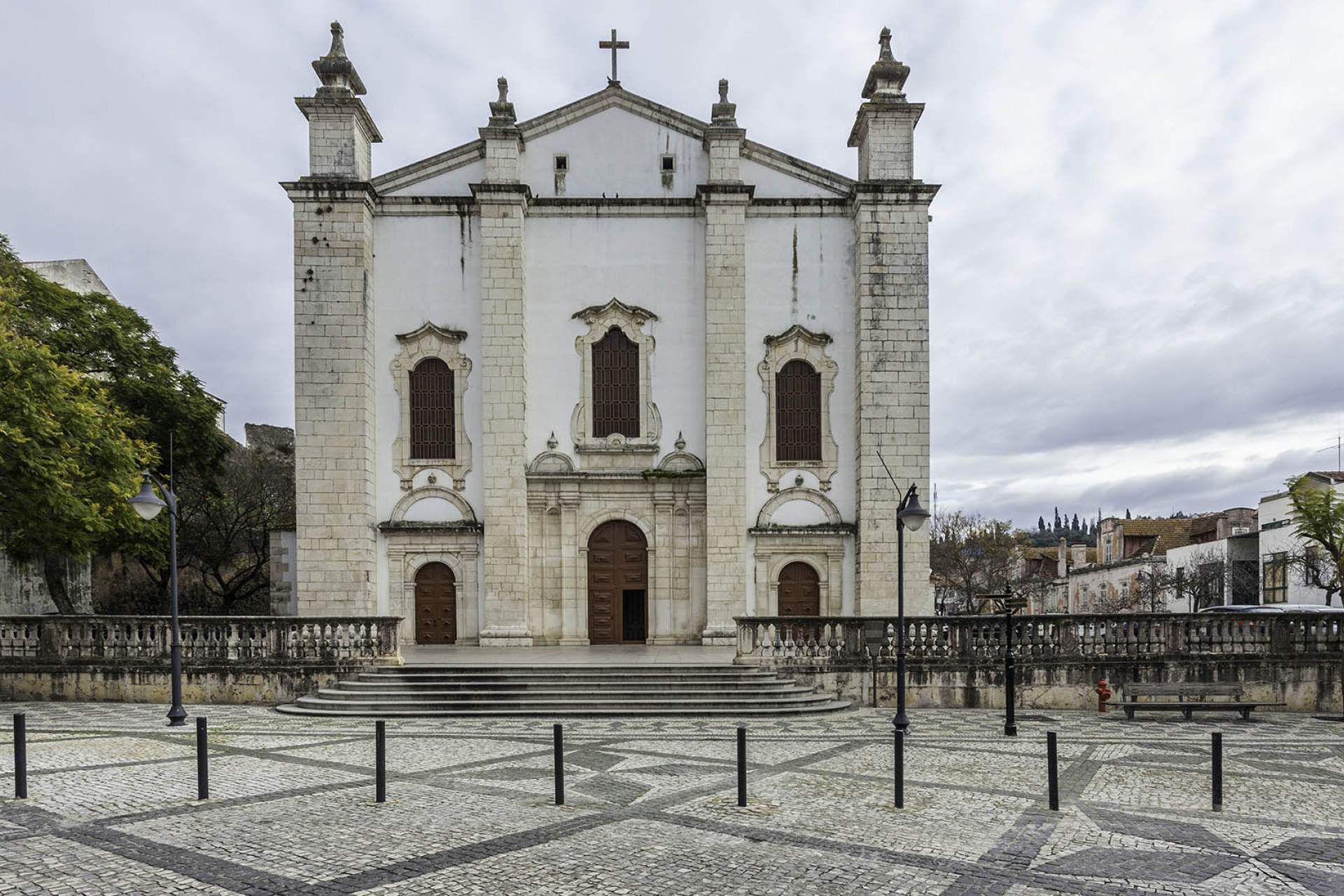 Fachada da Catedral de Leiria / Leiria / SNBCI - Nuno Saldanha