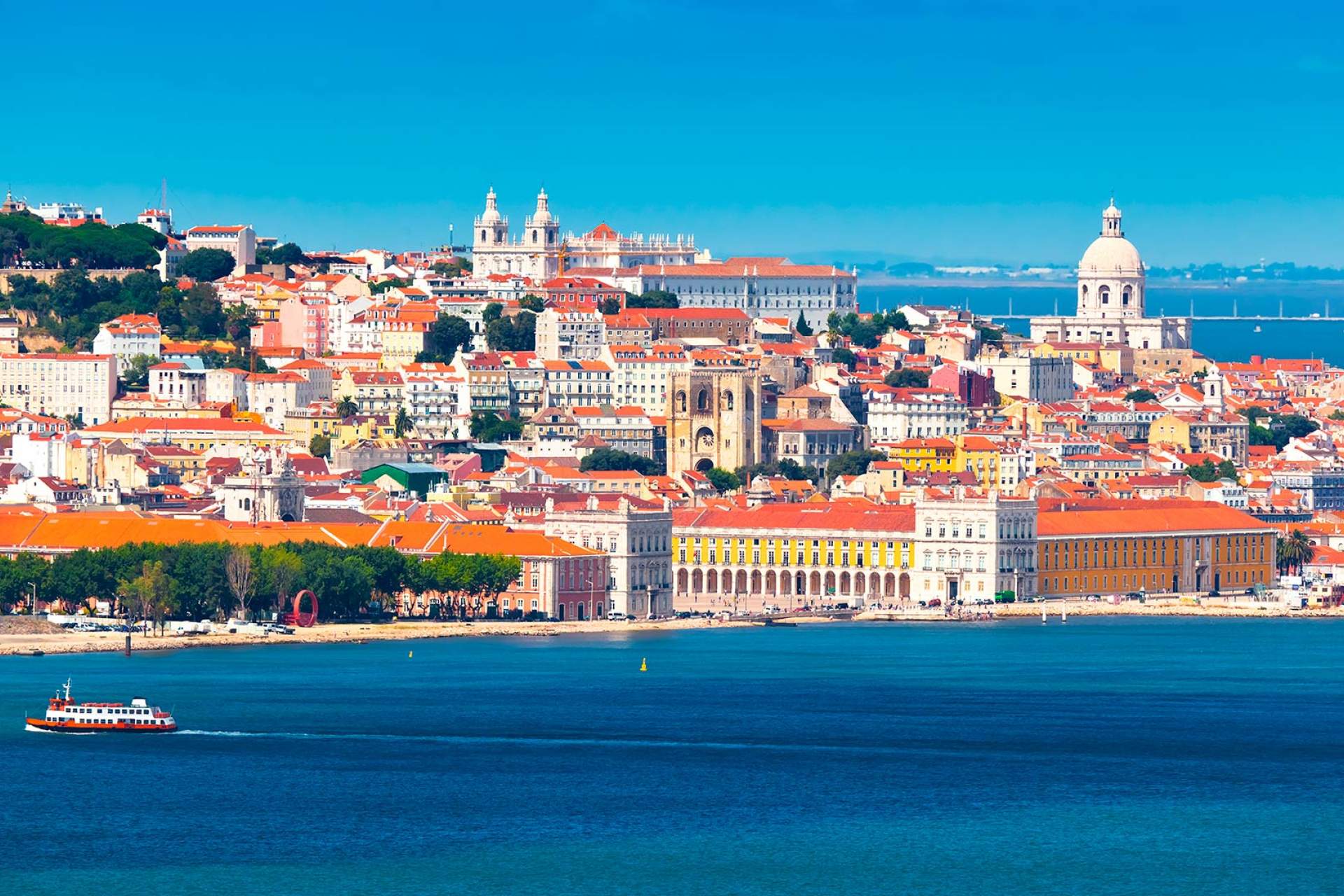 Vista sobre Lisboa / Lisboa / Interpixels_Sutterstock
