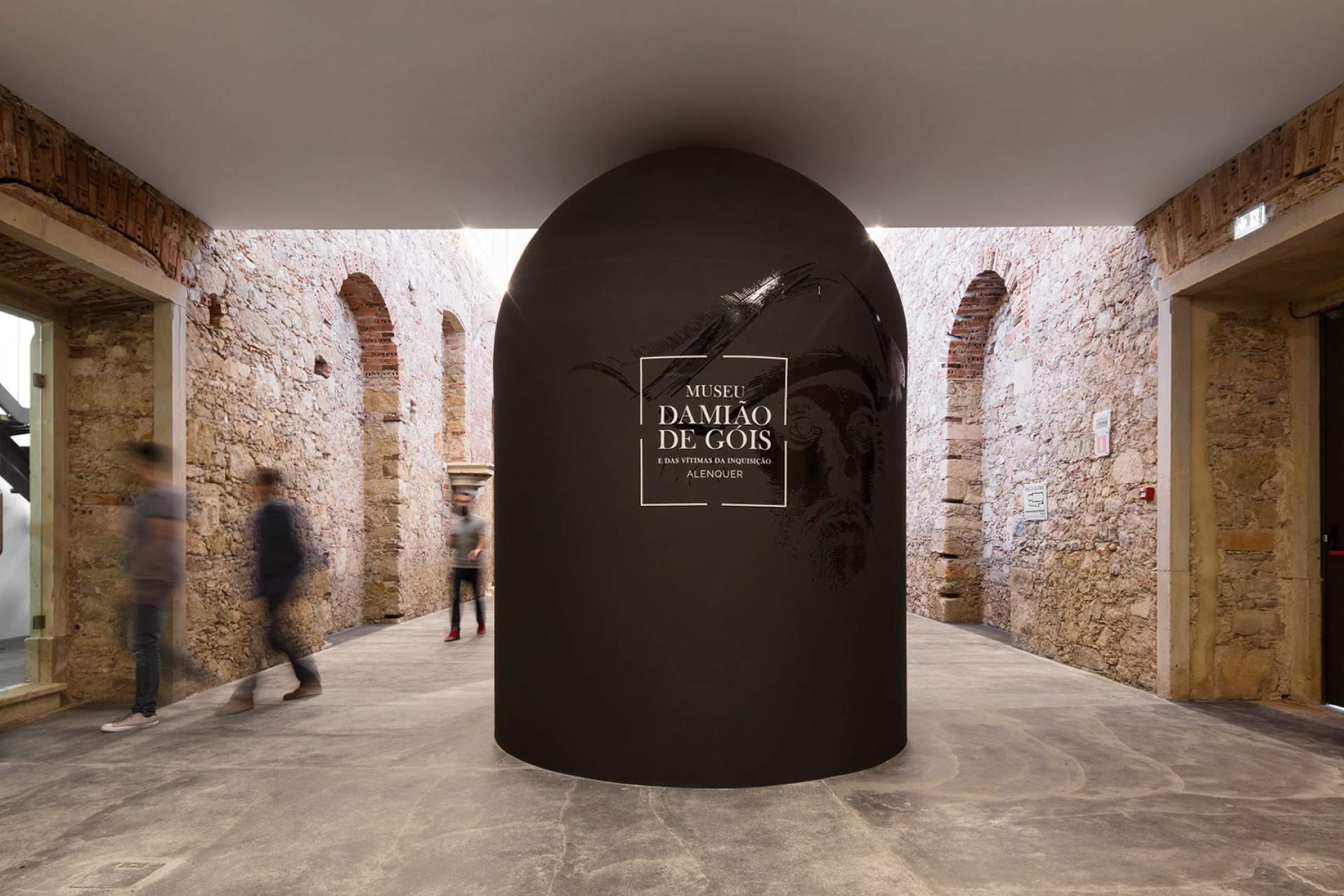 Interior of the Damião de Góis Museum and of the Inquisition Victims, Alenquer / Alenquer / Fernando Guerra_Câmara Municipal de Alenquer