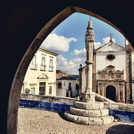 Vista parcial de la fachada de la Iglesia de Santa Maria, Óbidos