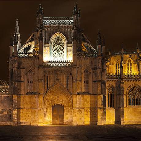 iluminación escénica del Monasterio de Batalha