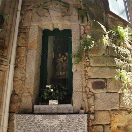 Nicho del Arco de Sant'Ana - Antigua puerta de entrada de peregrinos en Porto