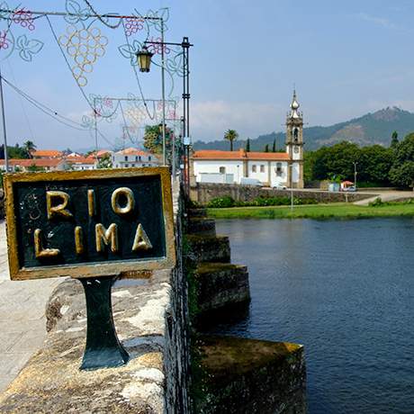 Rio Lima e Igreja de Santo António da Torre Velha, Caminho do Norte, Caminhos de Fátima 