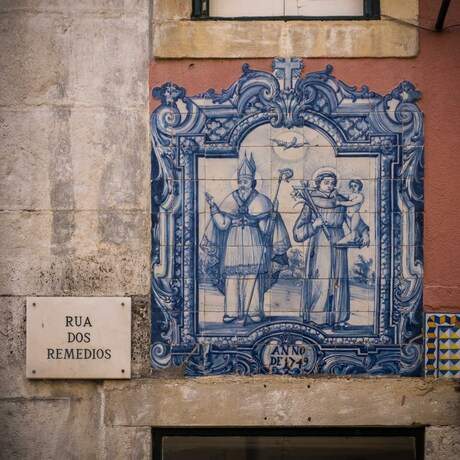 Azulejos São Marçal e Santo António com o menino e a pomba do Espírito Santo
