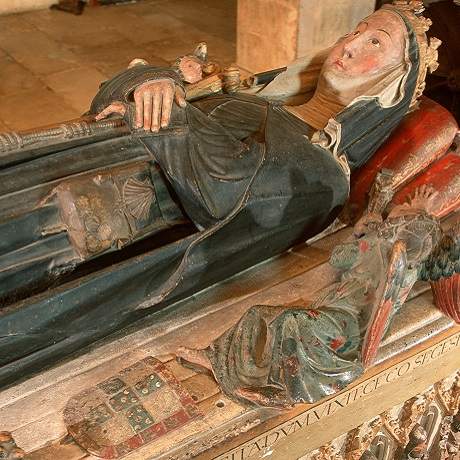 Rainha Santa Túmulo primitivo