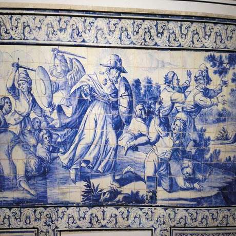 Painel de azulejo na Igreja Matriz de Samora Correia, Caminho Português de Santiago Central Alentejo e Ribatejo