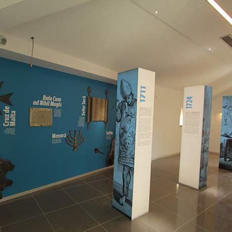Interior del Centro de la Memoria Judía