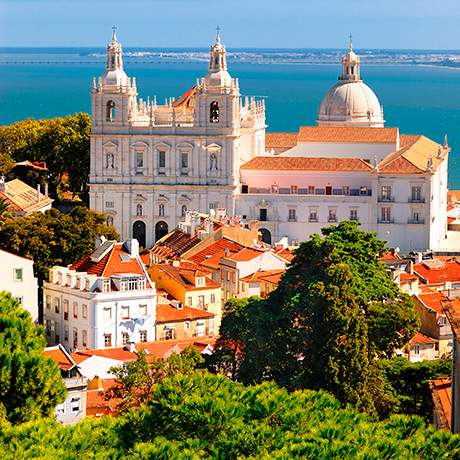 Vista sobre Alfama e o rio Tejo, Lisboa